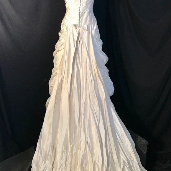 NWT St. Pucchi 216 Ivory Silk Wedding Dress 10 - Picture 3 of 8